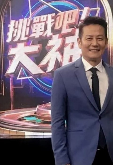 老婆又穿着黑丝勾引我了，对白有趣！ - 午夜群p